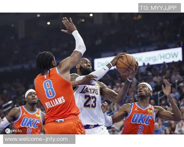 浓眉表现出色前三节高效得分19分并抢下9篮板助力球队争胜