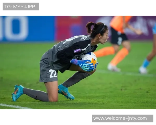 武汉车谷江大女足迎战奥克兰联现场观众人数创下新高达到32318人