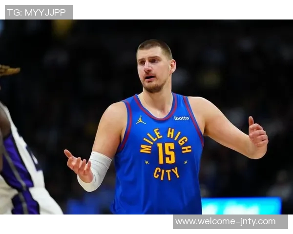 约基奇半场状态火热5投4中轻松斩获14分5篮板2助攻