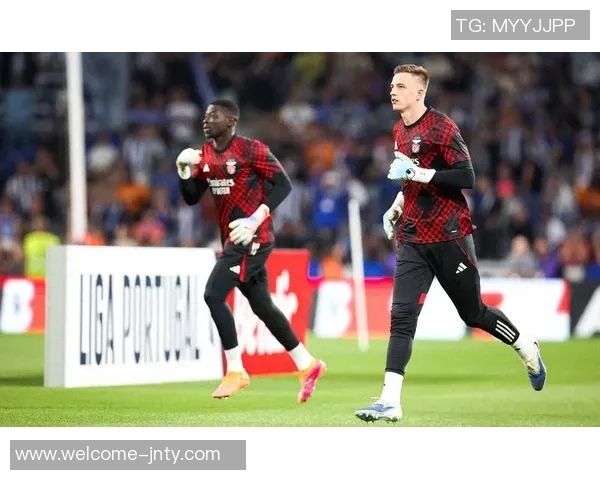 弗鲁米嫩塞续约45岁门将法比奥至2027年创下1269场职业生涯新纪录