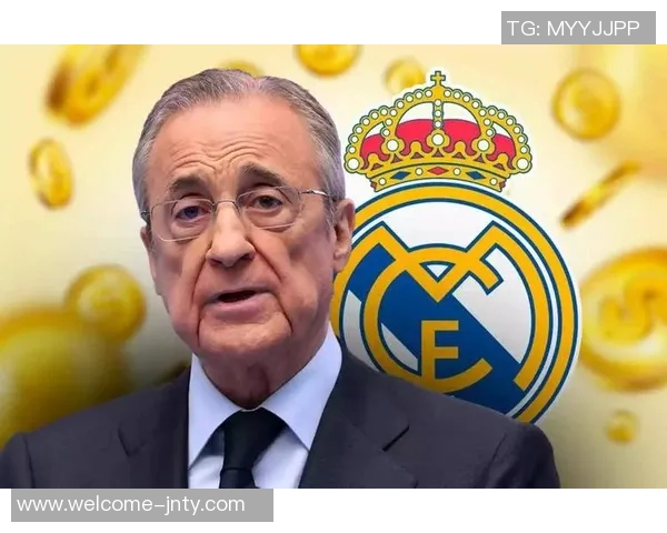 马德里球迷高举横幅抗议弗洛伦蒂诺批评其多项决策失误