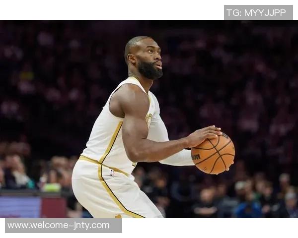 杰伦布朗首节表现低迷10分钟内5投全失三分球未能命中引发关注